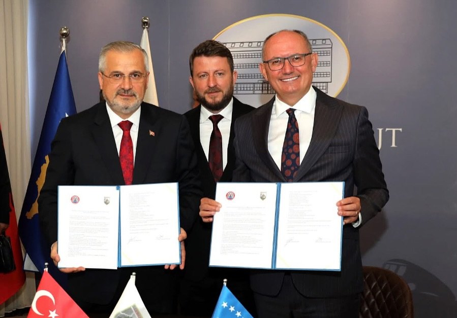Bafra ile Ferizaj kardeş şehir ziyareti sırasında imzalanan protokol